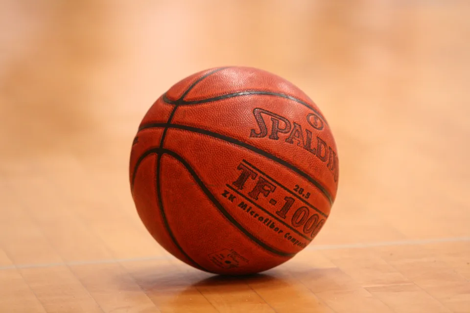 Basketball – Leder Ball auf Feld
