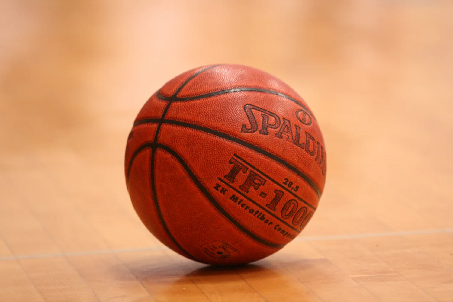 Basketball – Leder Ball auf Feld