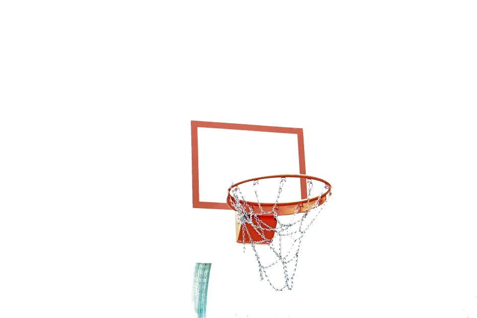 Basketballkorb mit vor weißem Hintergrund