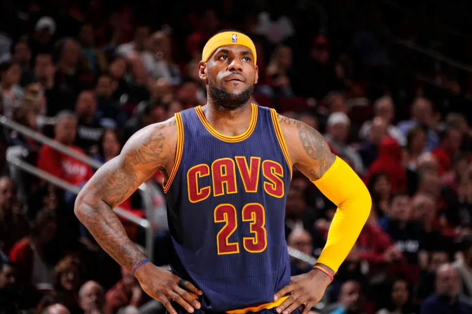 Basketballspieler LeBron James auf dem Feld