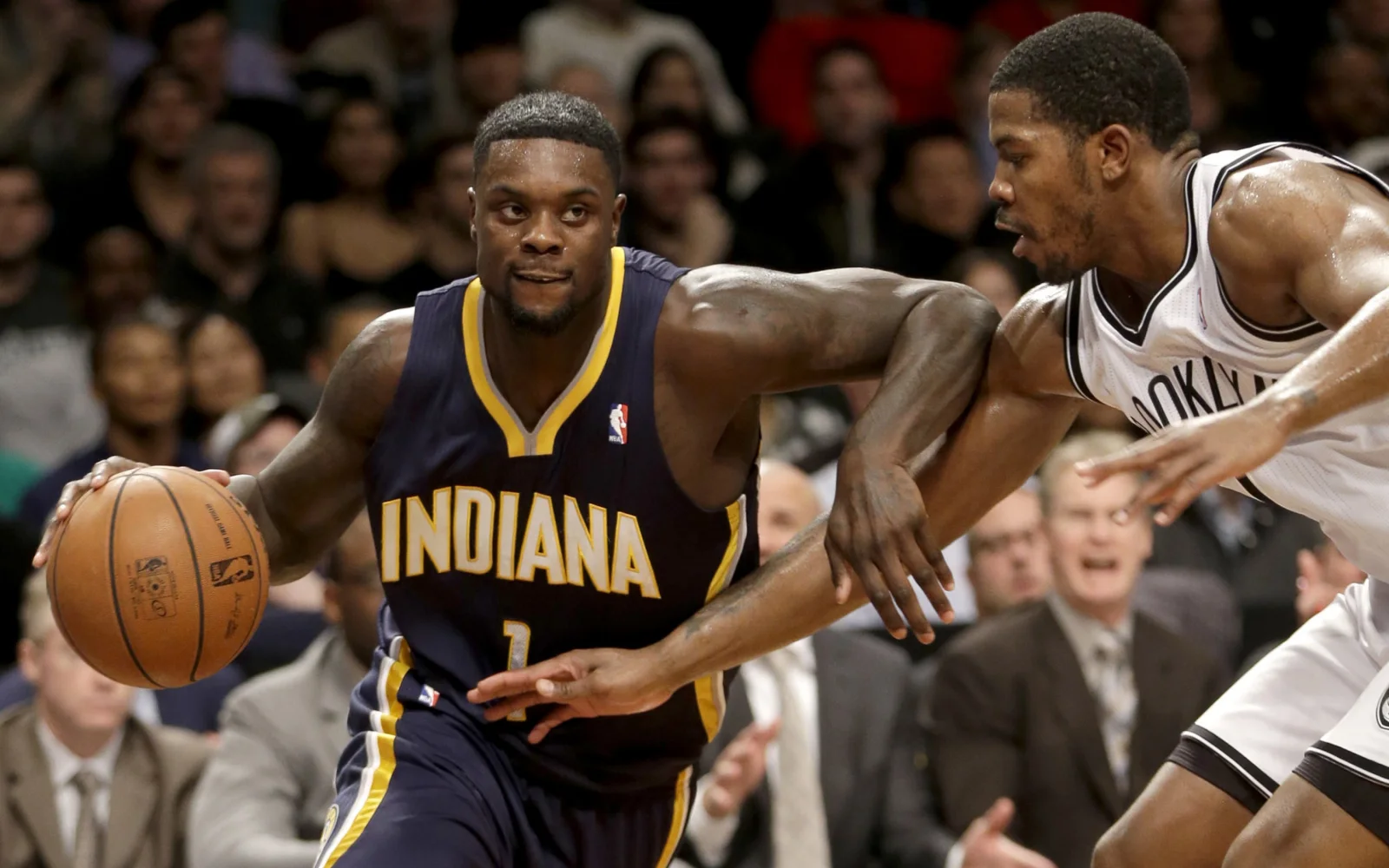 Basketballspieler, Spiel mit einem Ball