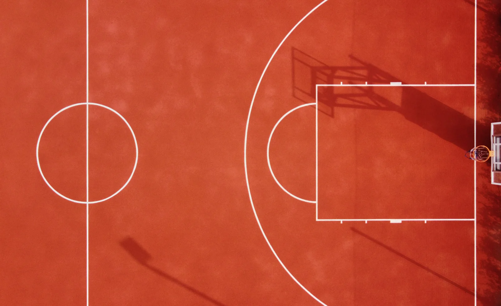 Blick von oben auf Basketball Feld