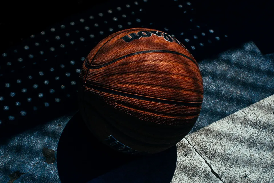 Großer Basketball aus Leder