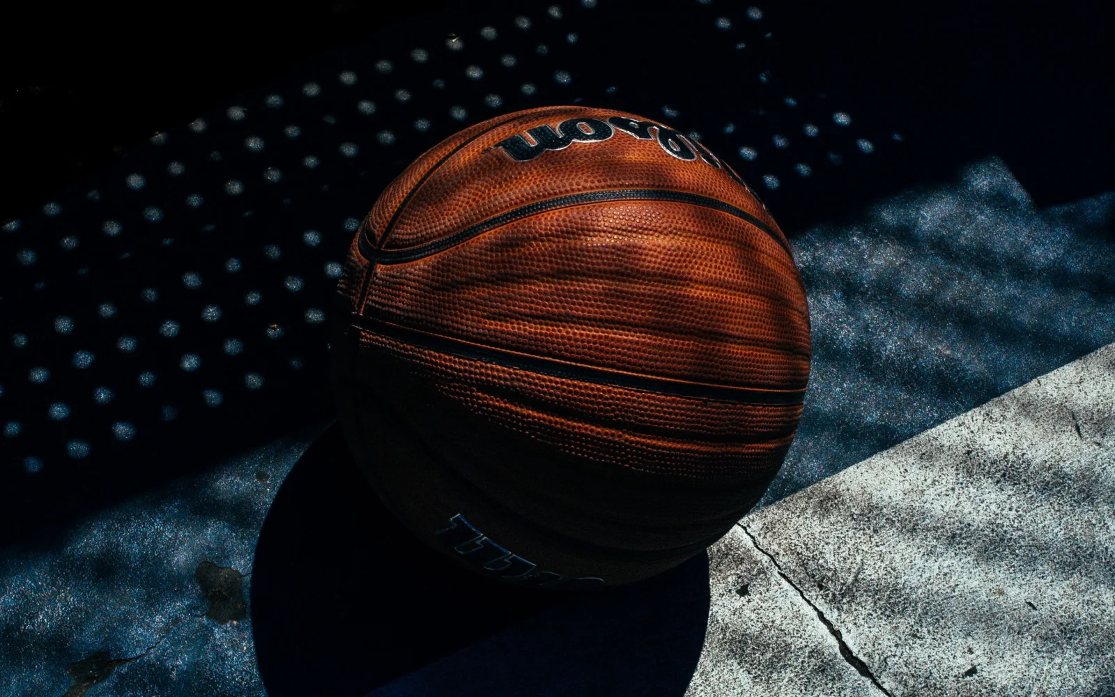 Großer Basketball aus Leder