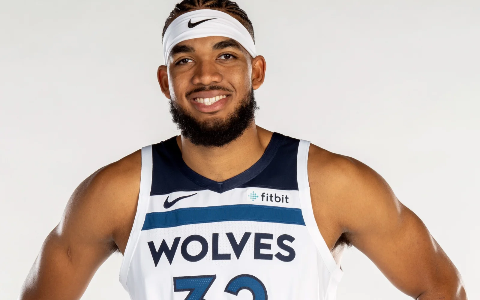 Lächelnder Mann, amerikanischer Basketballspieler