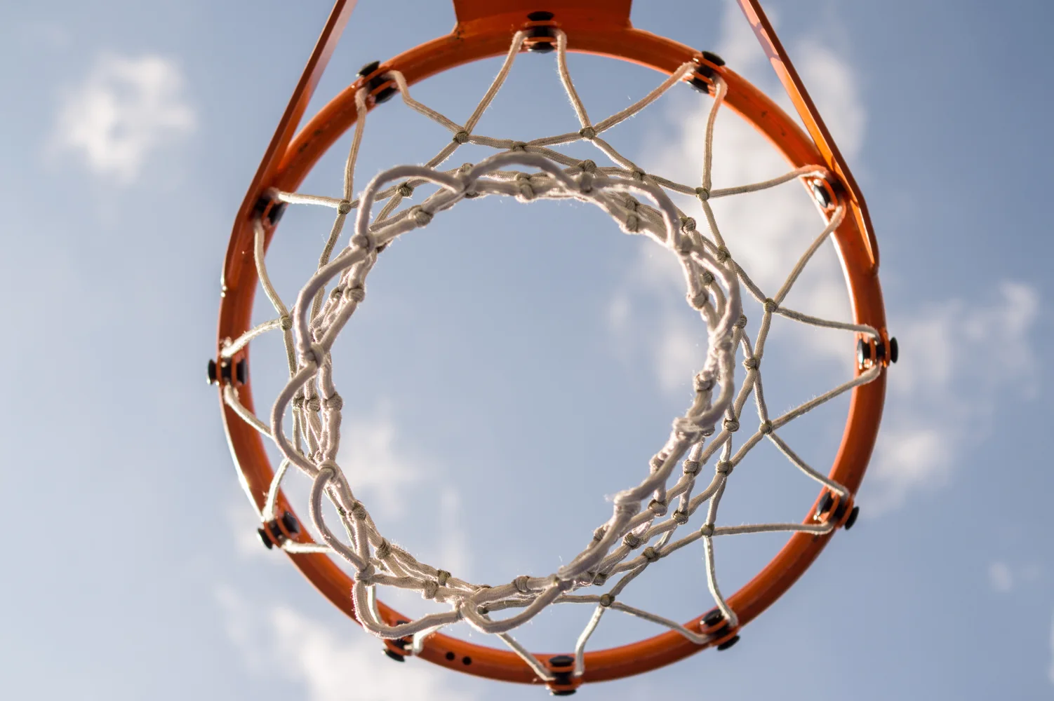 Untersicht auf Basketballkorb
