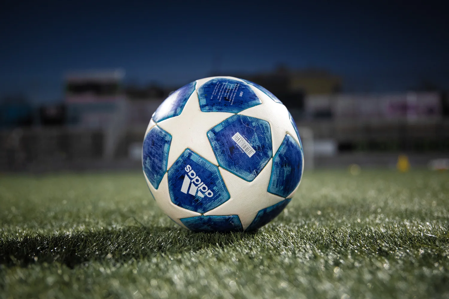 Fußball auf dem Feld