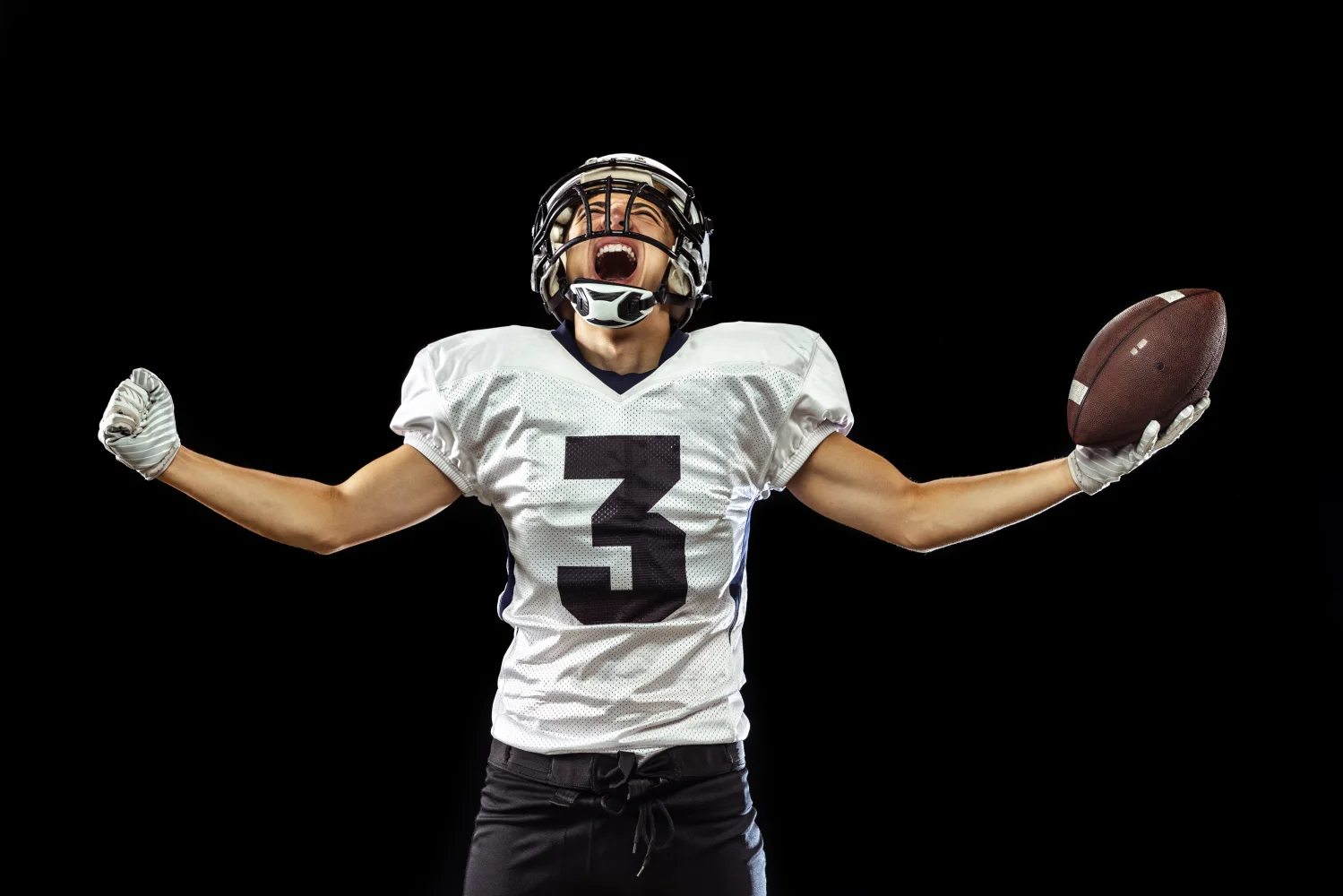 Spieler in amerikanischer Fußball mit einem Ball in Hand