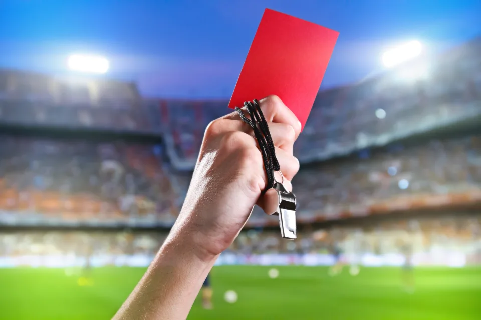 Sportmotiv – Pfeife und rote in Hand