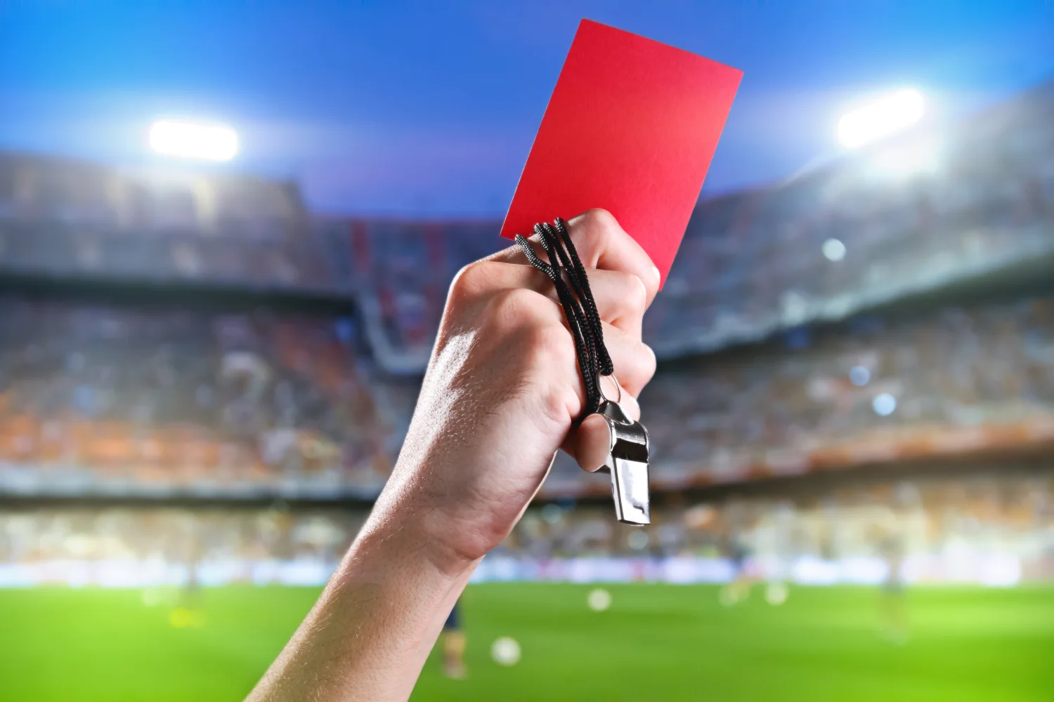 Sportmotiv – Pfeife und rote in Hand