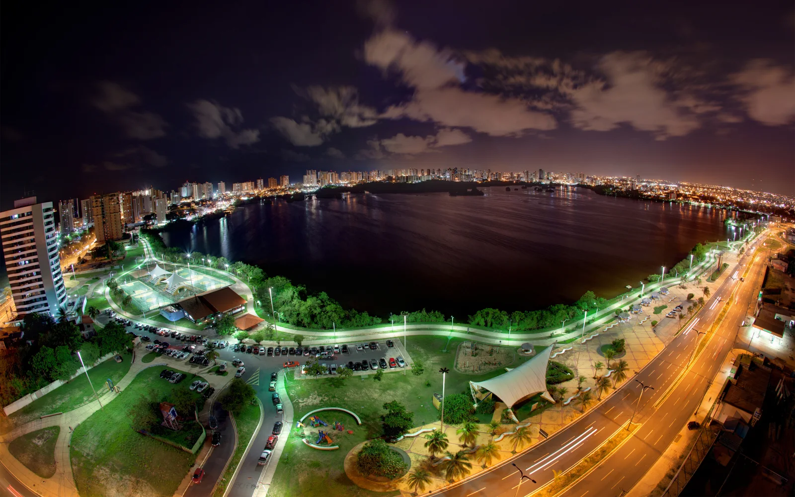 Stadt San bei Nacht, Brasilien