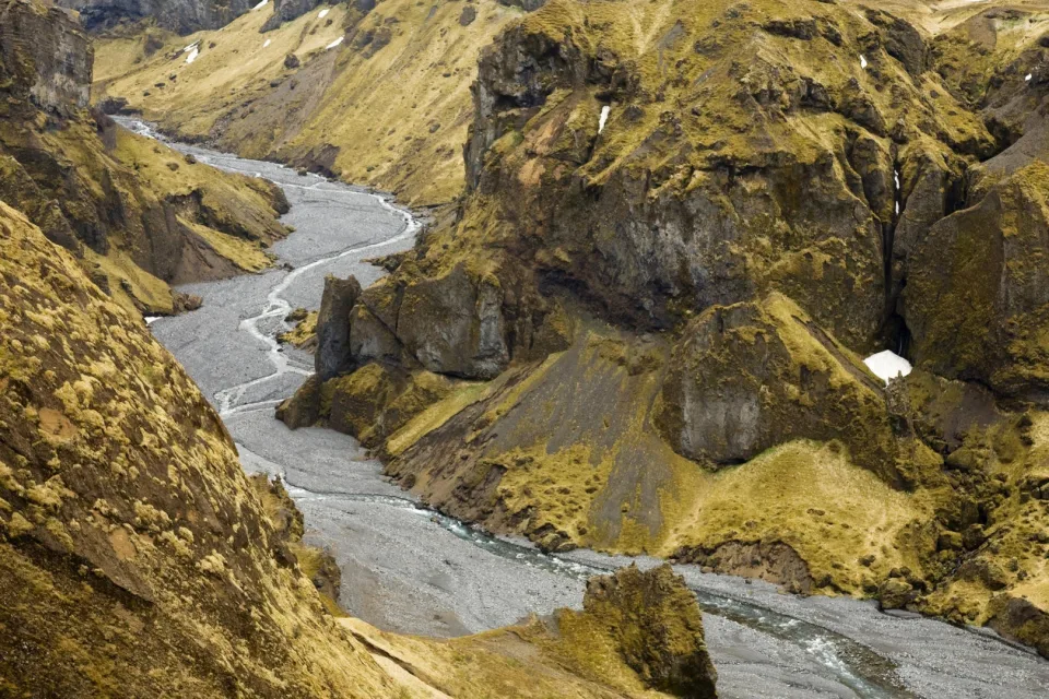 Bergfluss in Island