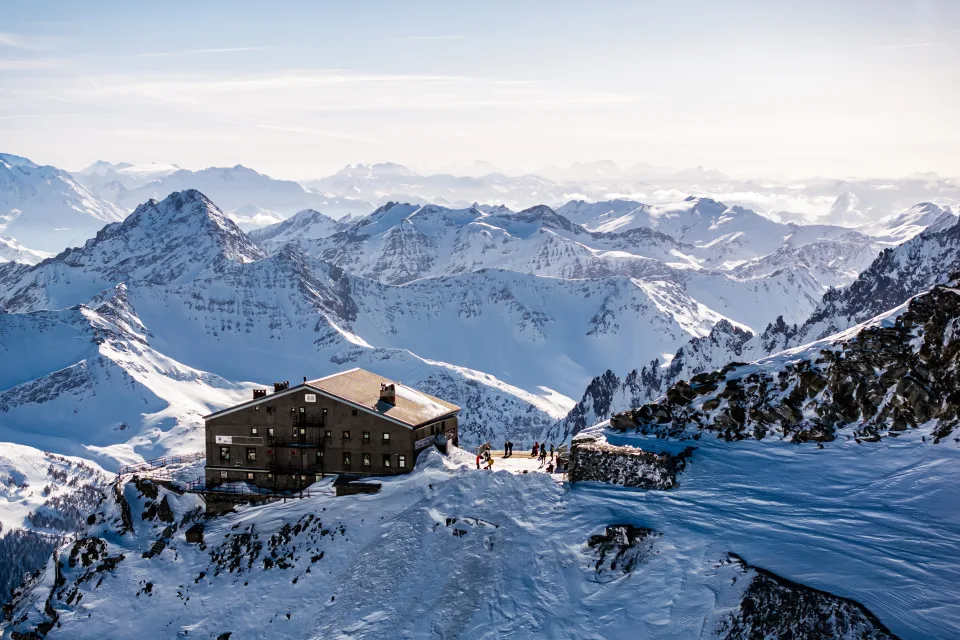 Großer Gletscher im Schnee, Italien
