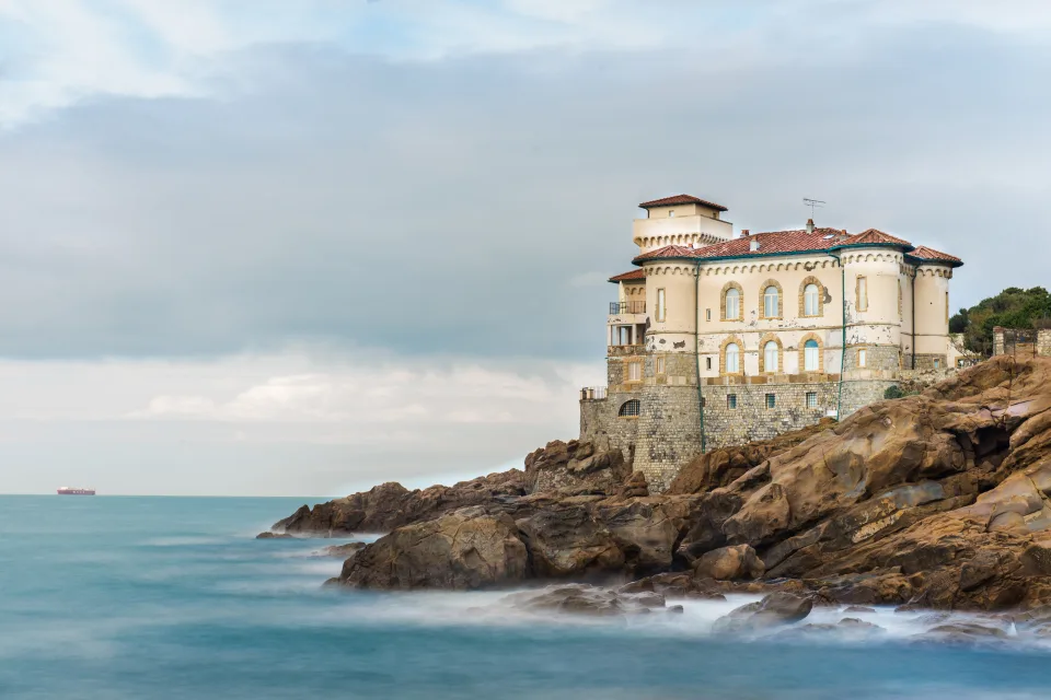 Historisches Gebäude Boccale Castle auf Küste, Italien