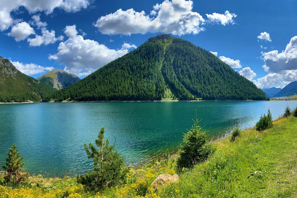 Lago di Livigno bei Berg, Italien