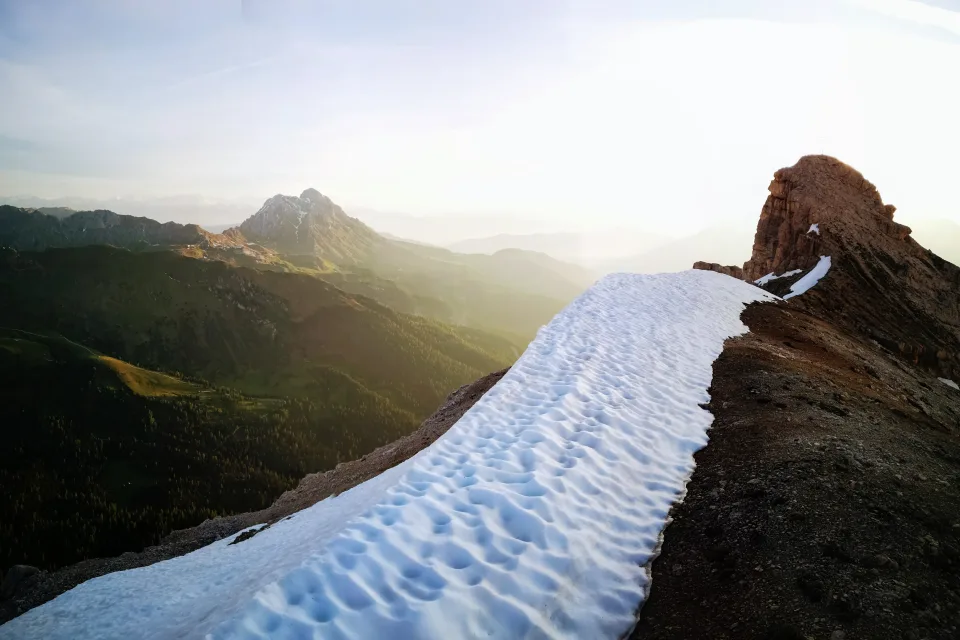 Landschaft und Sehenswürdigkeiten – Weg auf Alpen, Italien