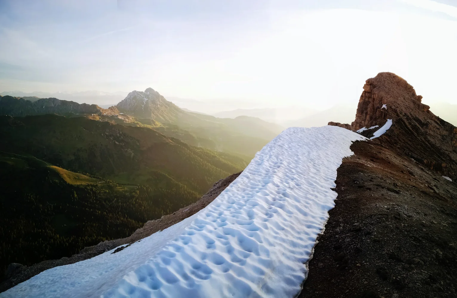 Landschaft und Sehenswürdigkeiten – Weg auf Alpen, Italien
