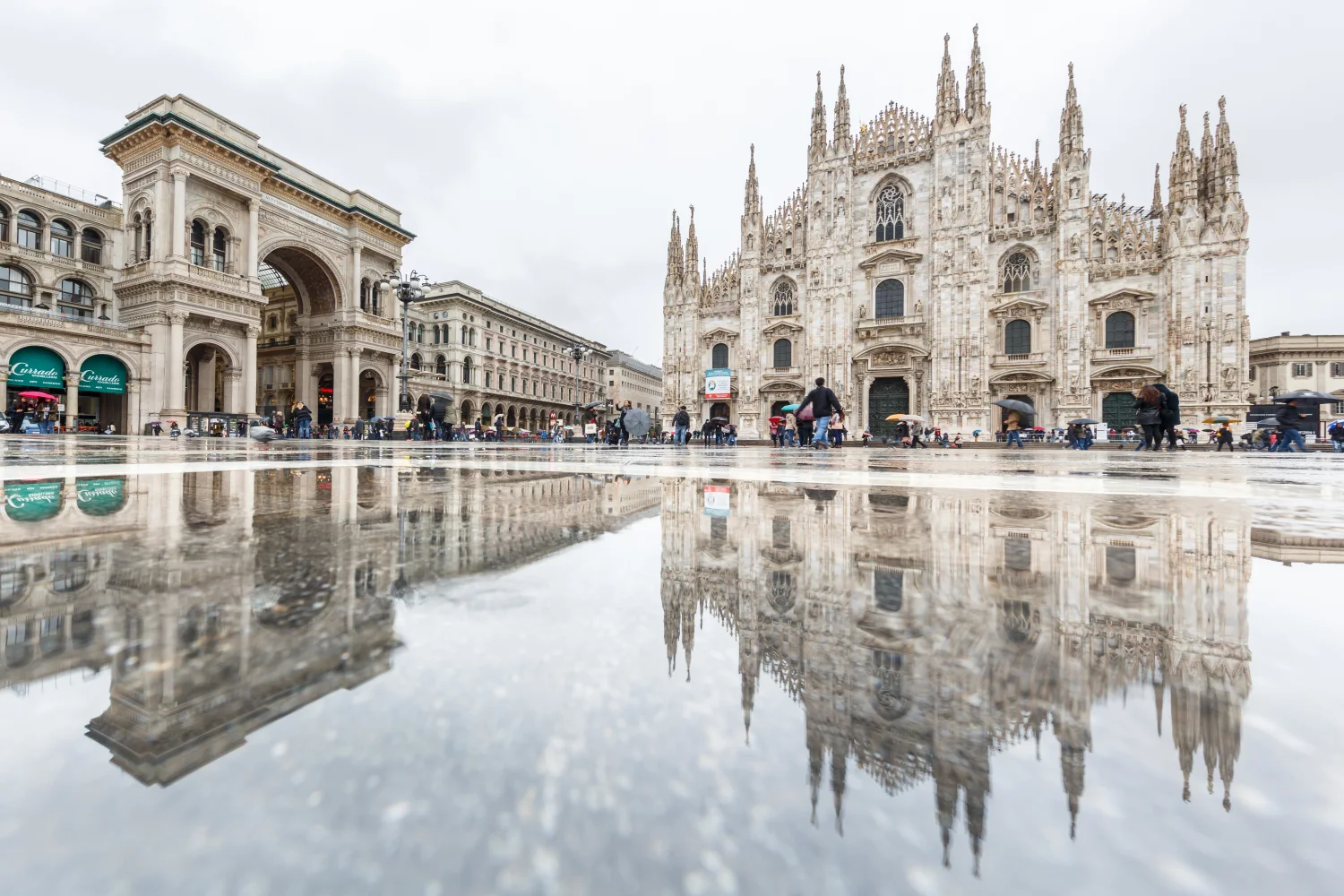 Mailänder Kathedrale auf dem Platz, Italien