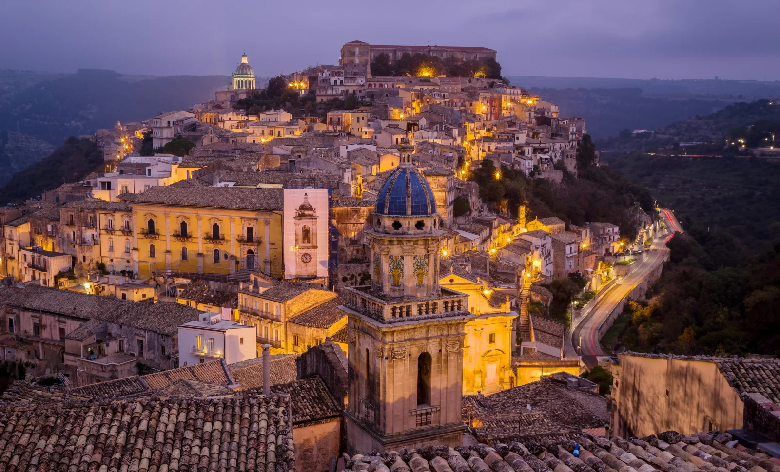 Panorama nächtlichen Stadt, Sizilien, Italien