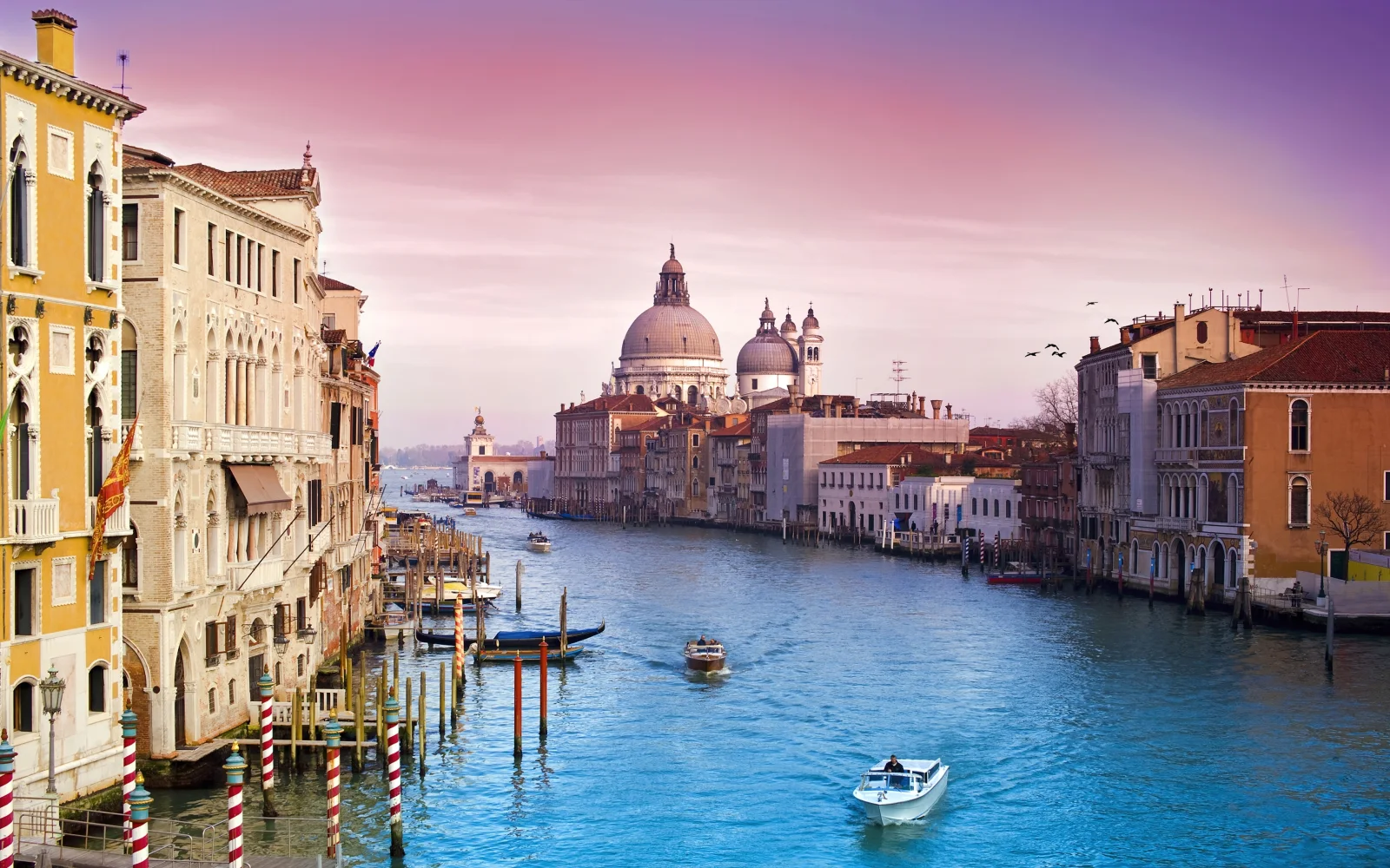 Schöne Häuser bei Kanals in der Stadt Venedig, Italien