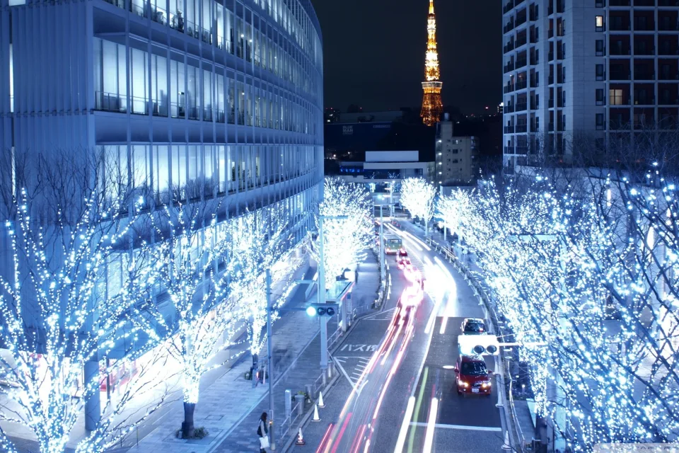 Hellblaue Leuchten in Tokio