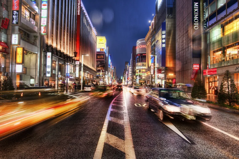 Nächtliche Straße Japan