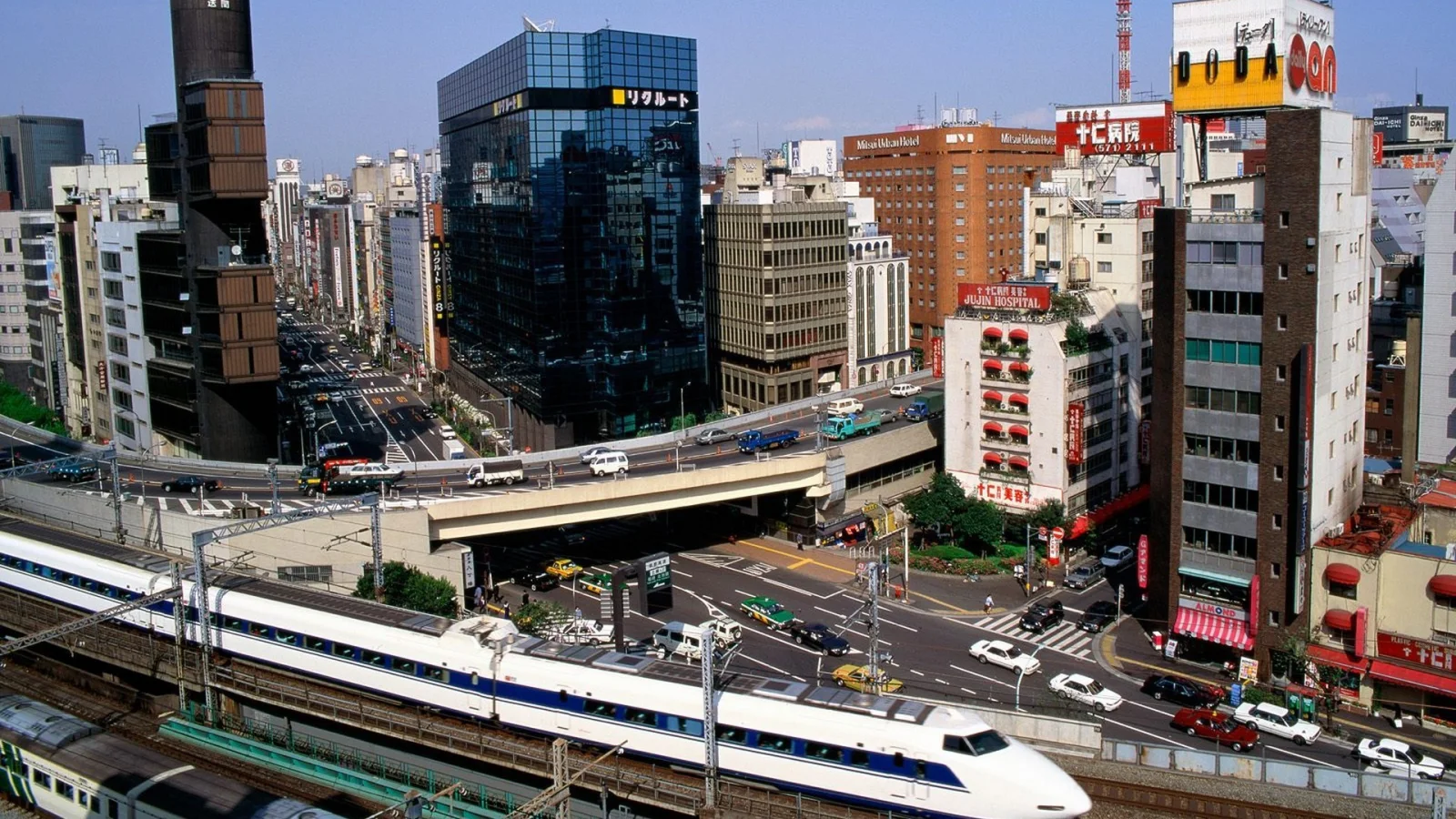 Schwarzes Gebäude in Tokio