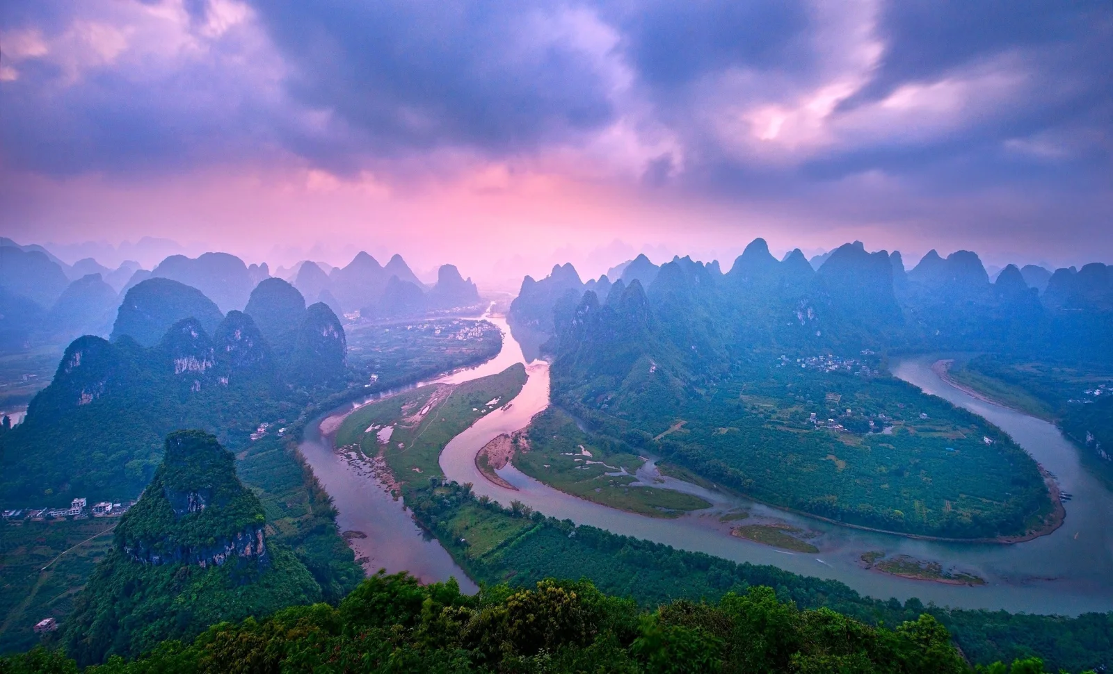 Fluss in den Bergenn China