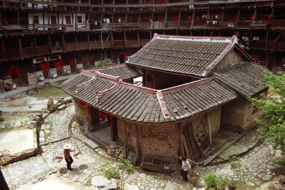 Landschaft und Sehenswürdigkeiten – Innenhof in China