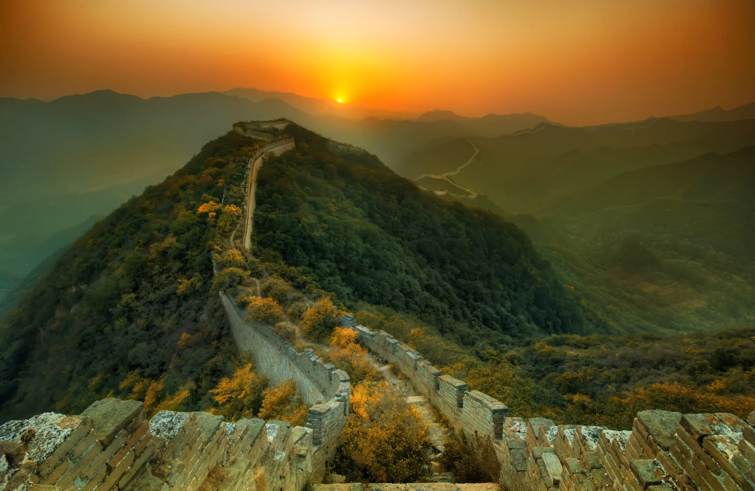 Sonnenaufgang über China Mauer