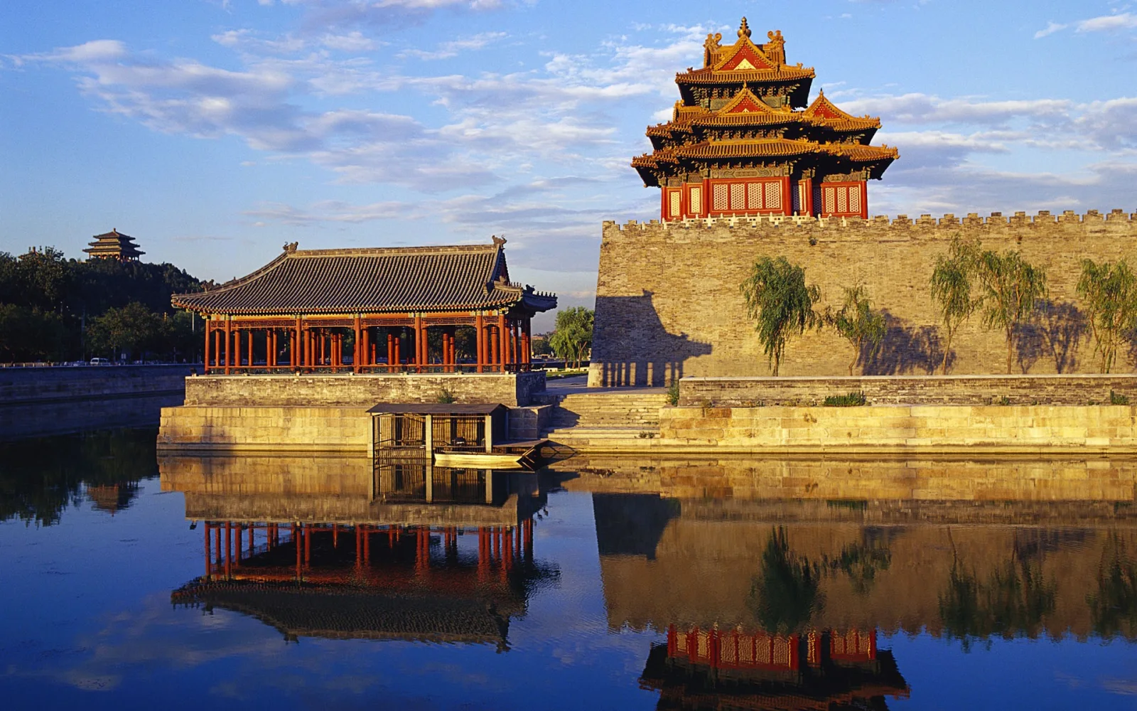 Tempel zwischen Wasser in China
