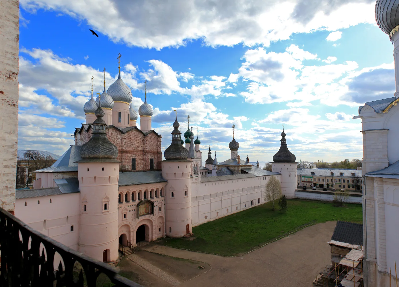 Blick auf Kreml unter einem schönen Himmel, Russland