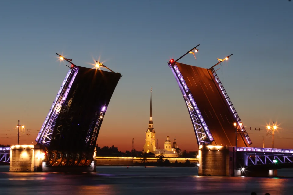 Brücke am Abend, Sankt Petersburg Russland
