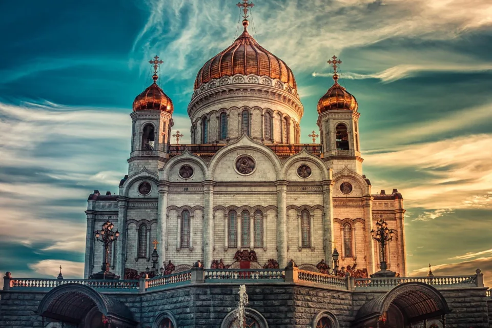 Christ Erlöser Kathedrale unter einem schönen Himmel, Moskau. Russland