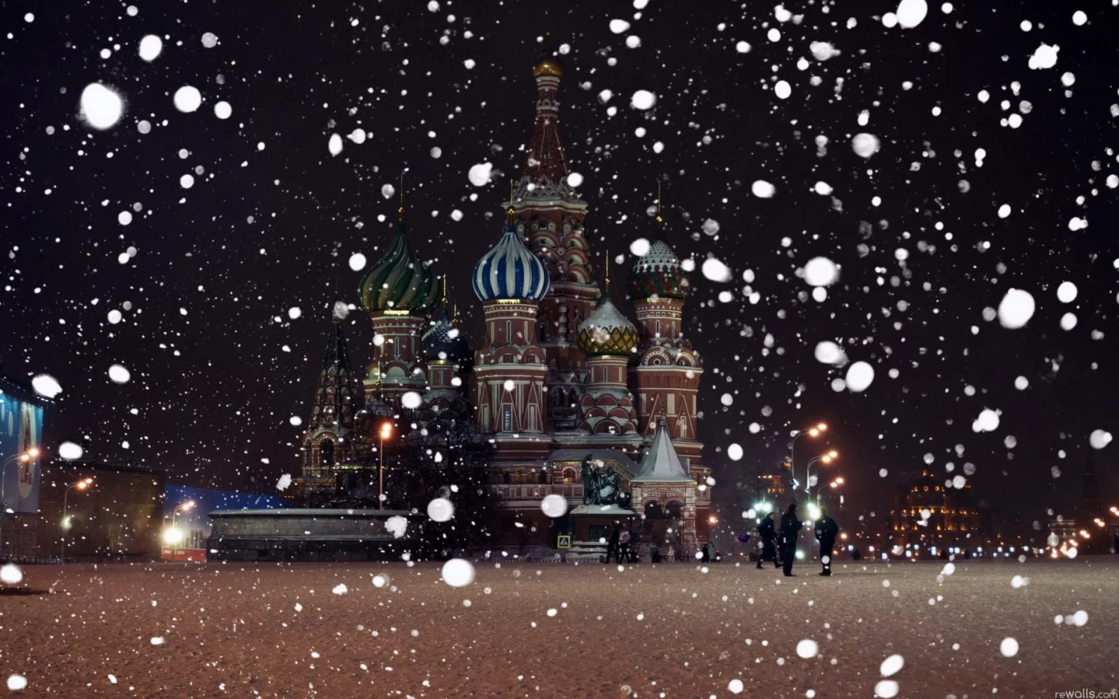Kreml unter Schnee in Moskau