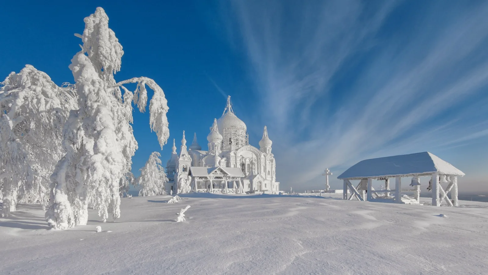 Landschaft und Sehenswürdigkeiten – Kloster auf Ural