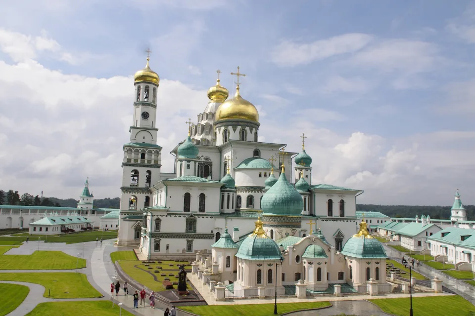 Landschaft und Sehenswürdigkeiten – Kloster, Russland