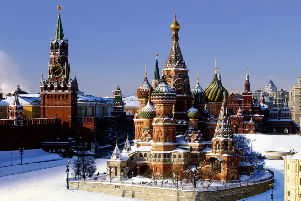 Moskauer Kreml unter Schnee