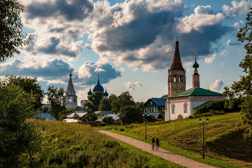 Schöne Kirche in der Stadt, Russland
