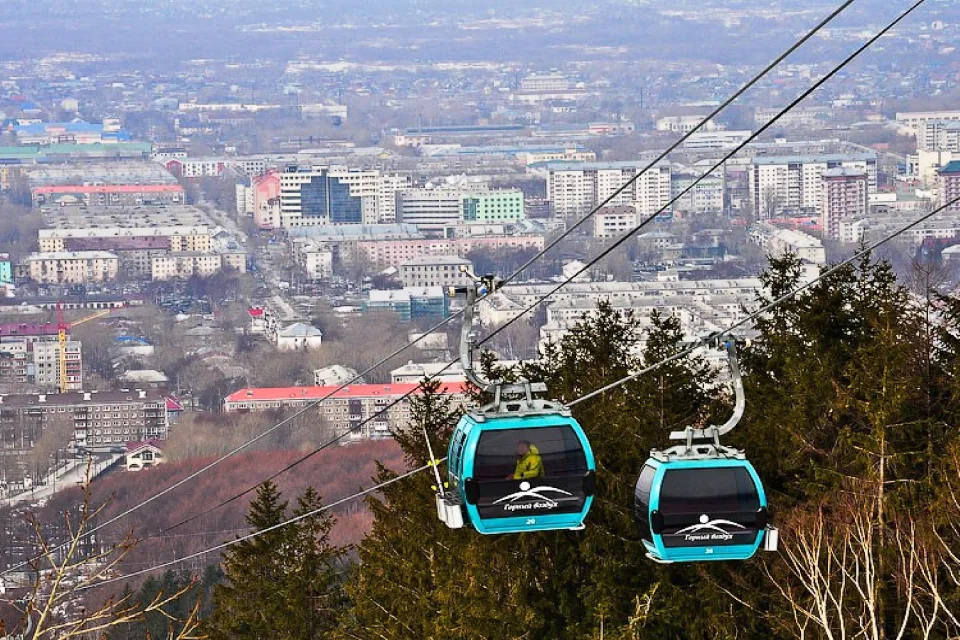 Seilbahn Straße, Süd – Sachalin Ski Ferienort Berg Russland
