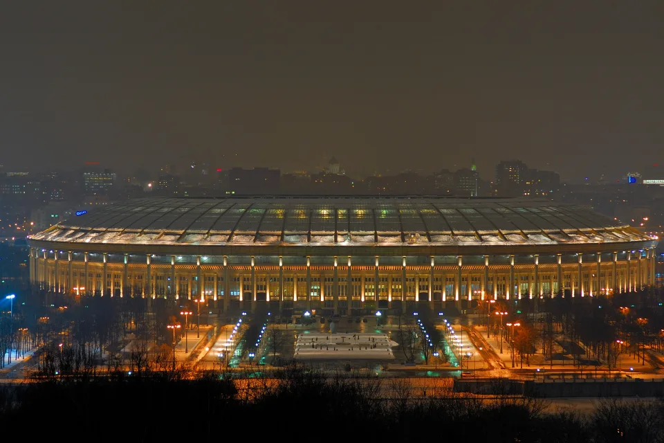 Stadion in Moskau bei Nacht