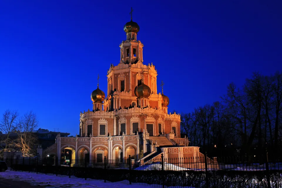 Tempel Mariä Schutz in am Abend, Moskau. Russland