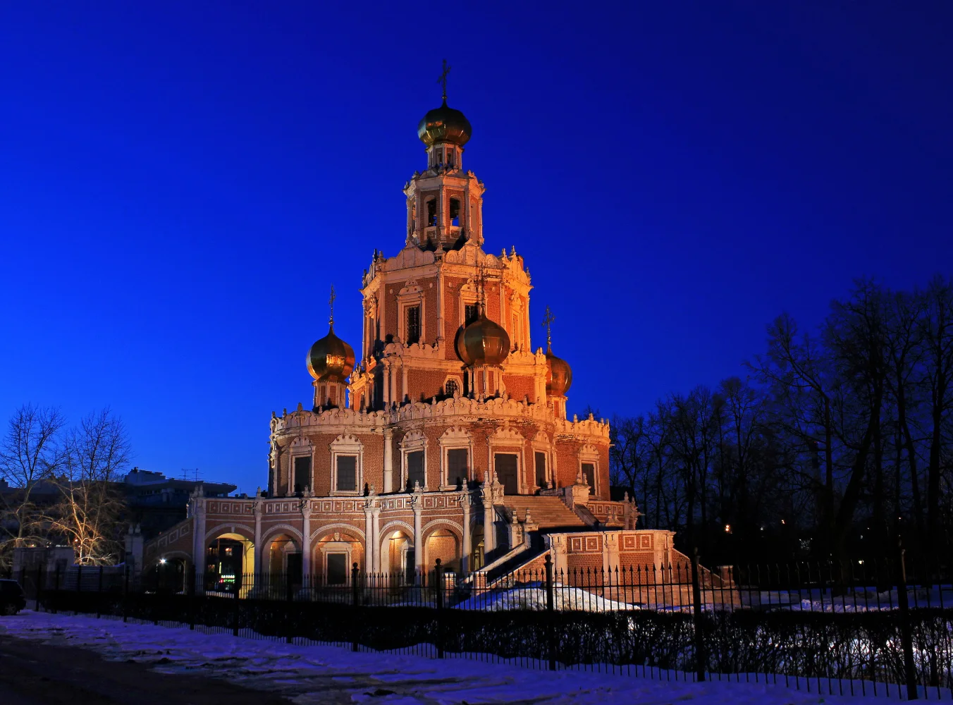 Tempel Mariä Schutz in am Abend, Moskau. Russland