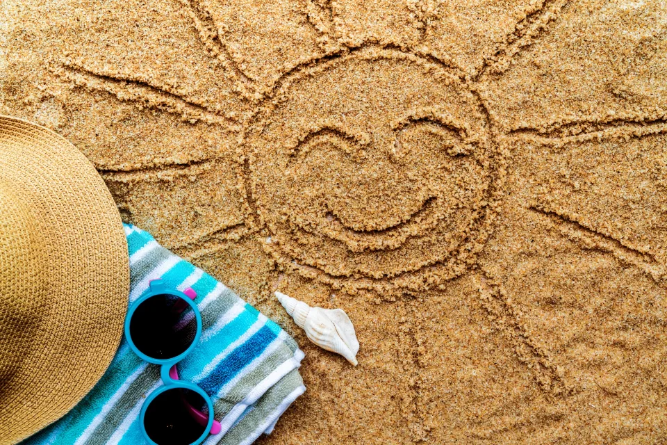 Sonne im Sand mit und im Sommer
