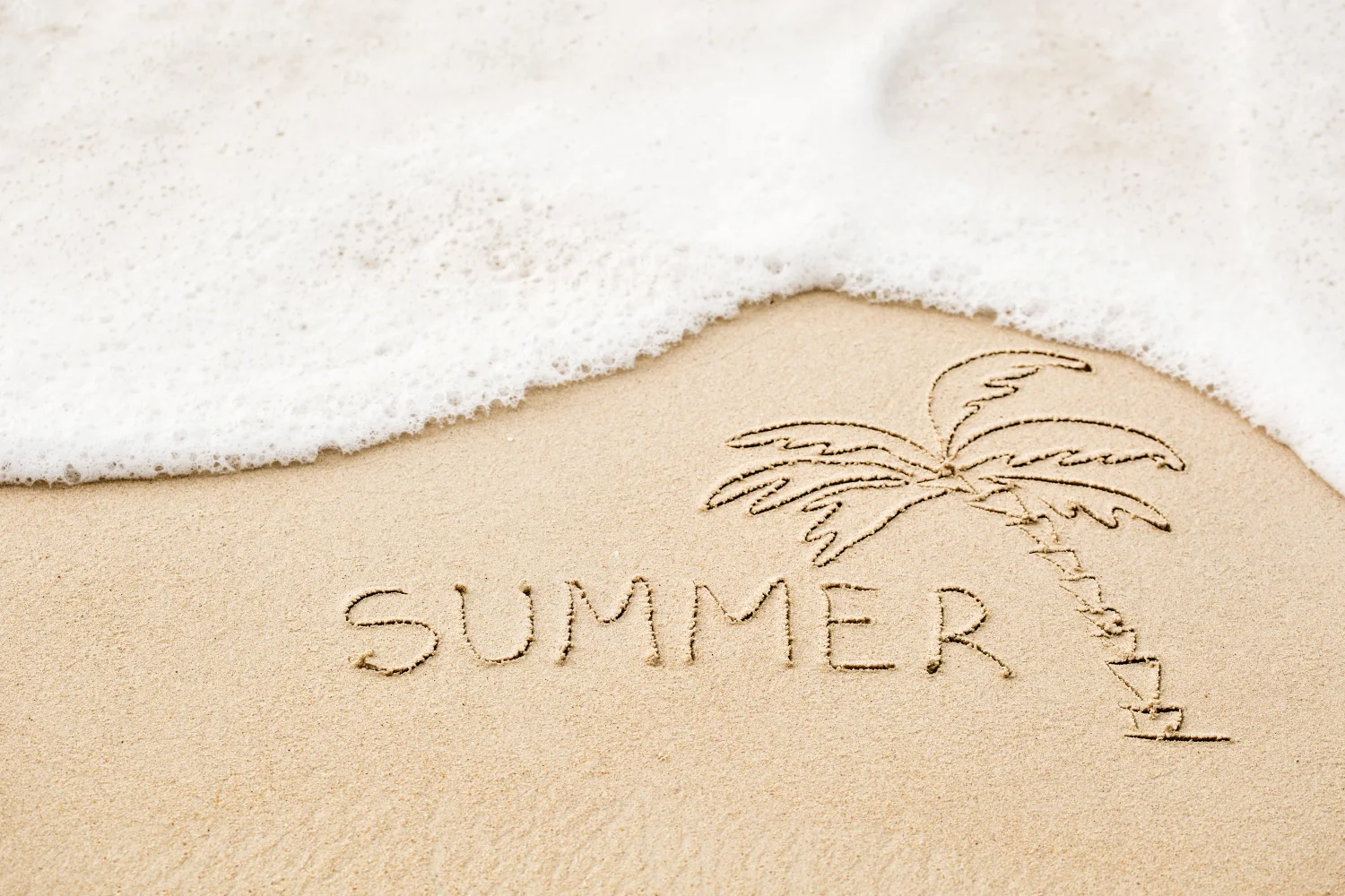 Schriftzug auf englischen Sommer auf weißem Sand