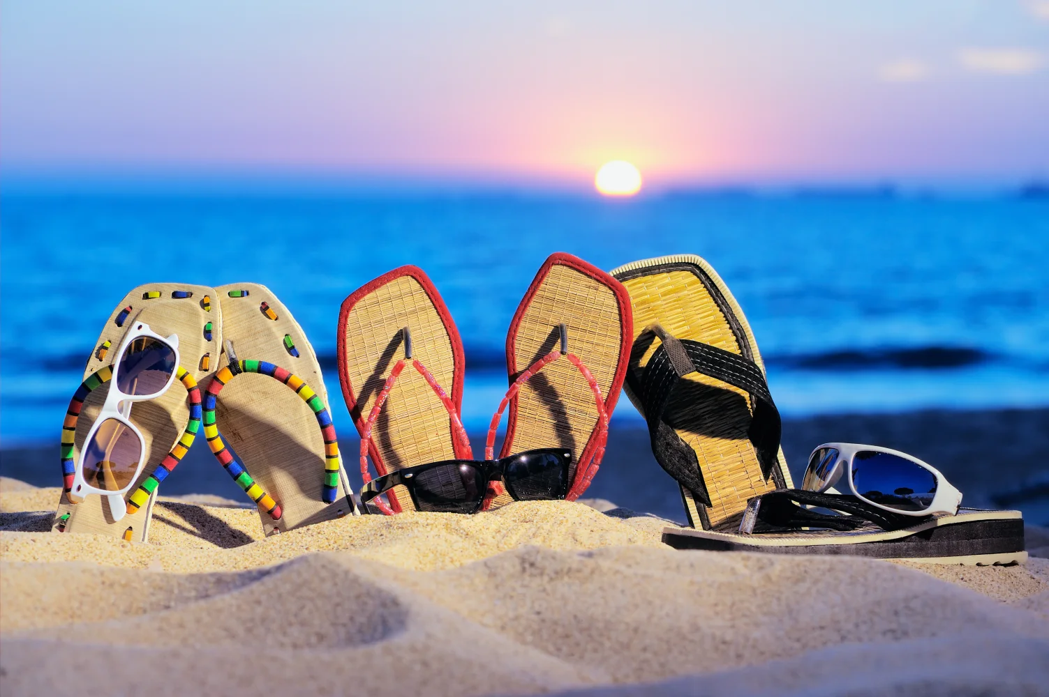 Sonnige Brille am Strand im Sommer