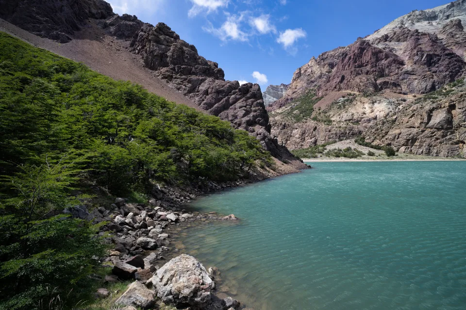 Hellblaues Wasser Berg See, Argentinien