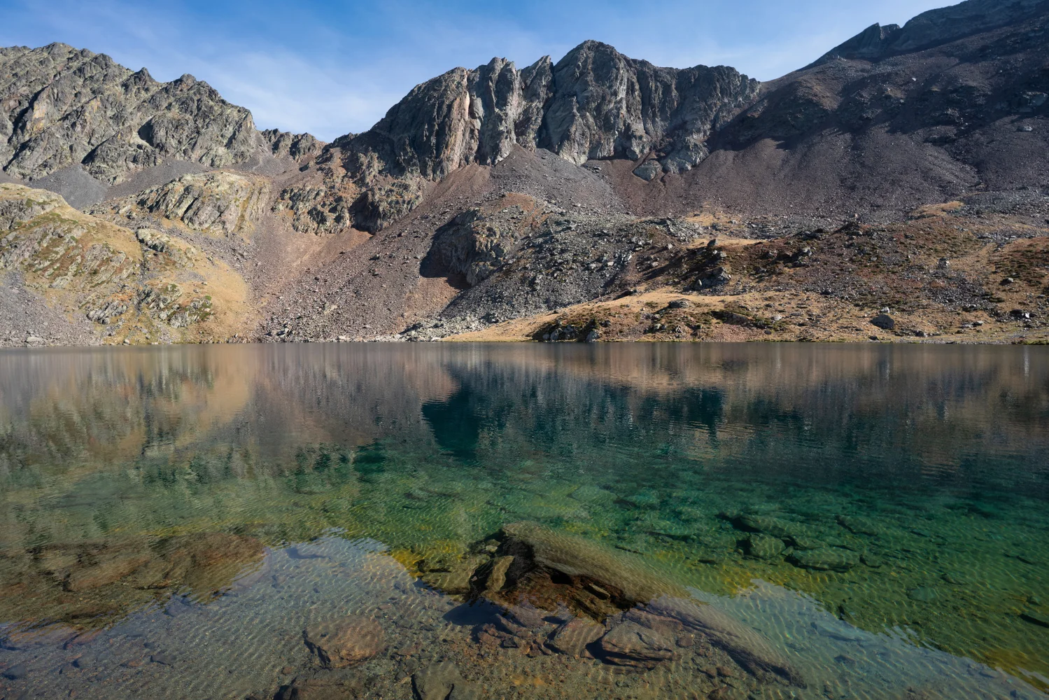 Kristallklare Wasser in bei Berg