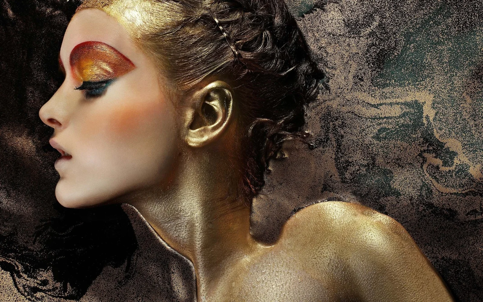 Frau in goldener