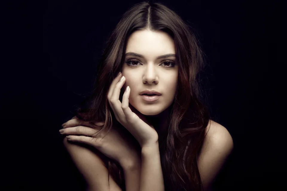 Kendall Jenner AMOLED